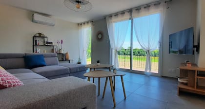 Maison au Bord du Lac de Moulin Papon, 8/10 Pers, Lumineux et Tout Équipé