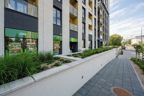 Front of property - Legnicka Modern Apartment by Renters (Wroclaw)