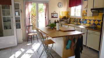 Microondas, horno, parrilla de estufa y lavavajillas