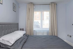 2 bedrooms, iron/ironing board, WiFi, bed sheets