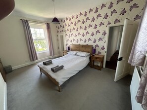 House | 2 bedrooms, iron/ironing board, free WiFi, bed sheets