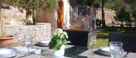 تناول الطعام بالخارج