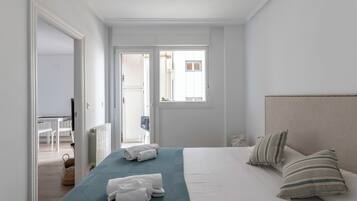 Comfort appartement, balkon, gedeeltelijk uitzicht op zee | 1 slaapkamer, een strijkplank/strijkijzer, gratis wifi, beddengoed