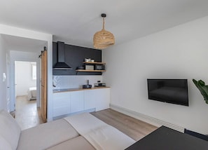 Deluxe Apartment, Balcony, Sea View | Private kitchen