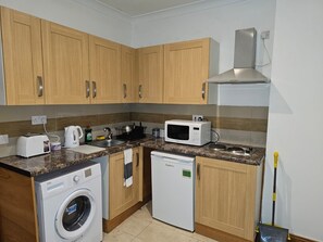 Apartment | Private kitchen | Fridge, microwave, stovetop, electric kettle - Primely Located 1-bed Apartment in Brighton (Brighton)
