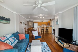 TV - Centrally Located and Across the Street from Beach (Fernandina Beach)