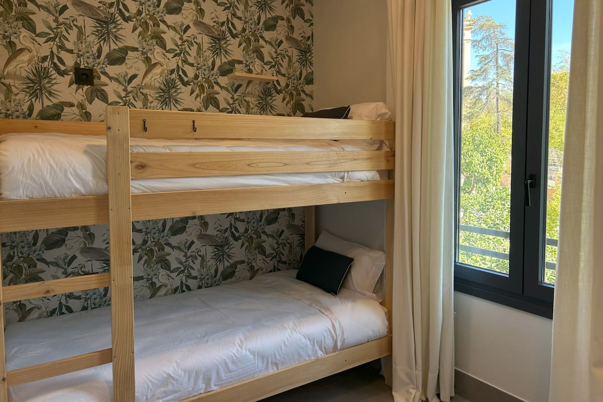Slaapzaal (4 Pax) | Italiaanse Frette-lakens, luxe beddengoed, donzen dekbedden