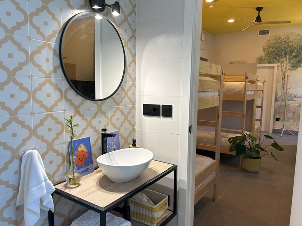 Bathroom - GrowersGo Boutique Hostel Huelva (Huelva)