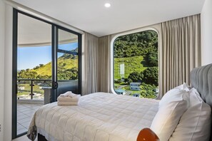 2 bedrooms, desk, iron/ironing board, WiFi - Oceanside Marine Pde Magic (Mount Maunganui)