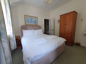 5 chambres, fer et planche Ă repasser, Wi-Fi, draps fournis