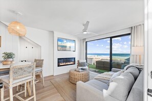 TV, fireplace - Luxury oceanfront fourplex with roof deck, sleeps 22 (San Diego)