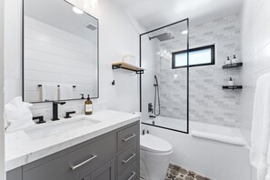 Unclassified image, 4 of 45, button