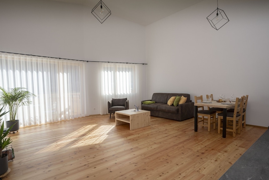 Chasa Helvetia Quatter: Neu Gebaute 2,5-zimmer Ferienwohnung Mit Exklusivem Hotelservice - Müstair