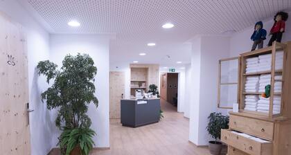 Chasa Helvetia Quatter: neu gebaute 2,5-Zimmer Ferienwohnung mit exklusivem Hotelservice