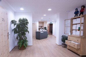 Lobby - Chasa Helvetia Studio: Relax and enjoy in the new studio with exclusive hotel service (Müstair)