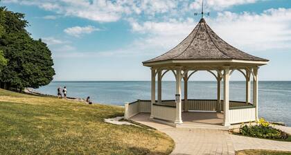 NEW! The Cedar House - Steps from Queen Street