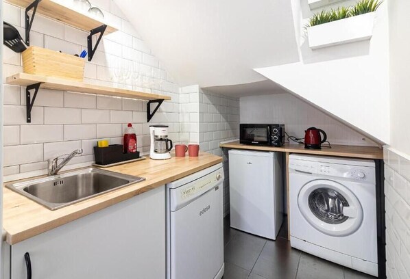Microondas y placa de cocina