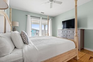4 bedrooms, desk, WiFi, bed sheets