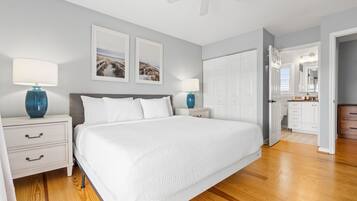 4 bedrooms, desk, WiFi, bed sheets