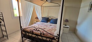 3 bedrooms, iron/ironing board, free WiFi, bed sheets