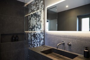 Shower, hair dryer, towels, soap - Luxury Stone House Corfu - Villa 2 (Kerkira)