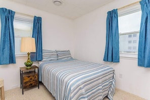 2 bedrooms, iron/ironing board, WiFi, bed sheets - Mid-town Oceanblock Unit 3 /4 beds /sleeps 8 (Ocean City)