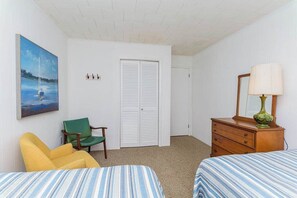 2 bedrooms, iron/ironing board, WiFi, bed sheets - Midtown OC Unit 4/ Oceanblock / Sleeps 8 (Ocean City)