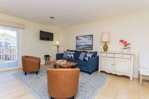 TV - Midtown OC Unit 4/ Oceanblock / Sleeps 8 (Ocean City)