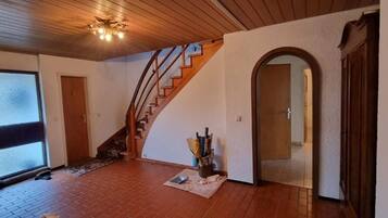 House, Multiple Bedrooms, City View | Interior