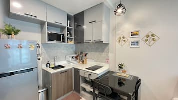 Fridge, microwave, stovetop, toaster