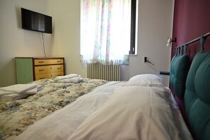 1 camera, una scrivania, Wi-Fi gratuito, lenzuola