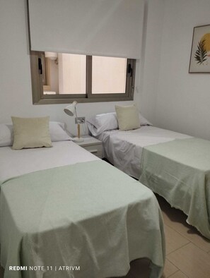 3 bedrooms, travel cot, WiFi, bed sheets - Apartamento Familiar Enfrente de la Playa (Torrevieja)