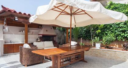 Deluxe 3 Bd House near Lagonisi w Garden