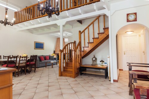 Deluxe 3 Bd House near Lagonisi w Garden