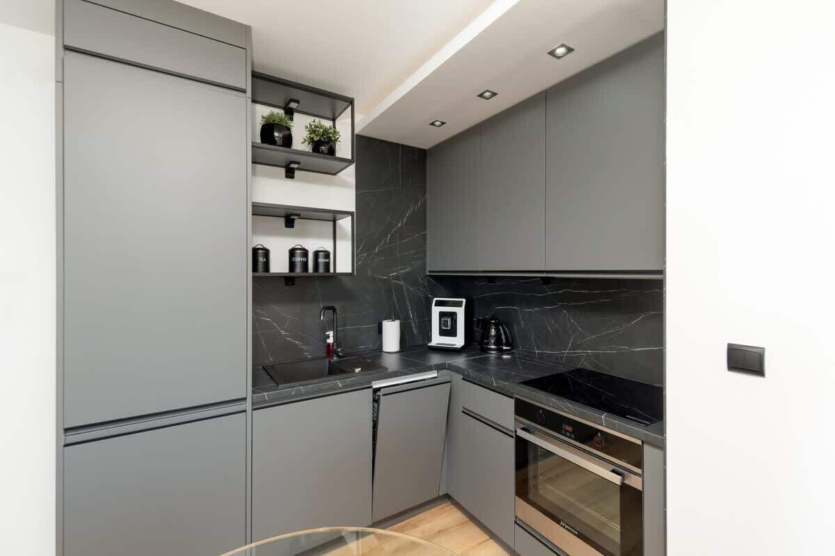 Kühlschrank, Mikrowelle, Ofen, Herdplatte