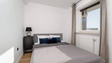 1 bedroom, desk, iron/ironing board, WiFi