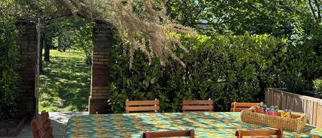 Outdoor dining