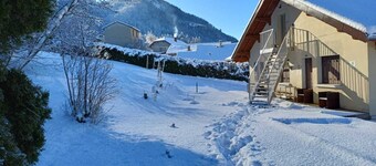 Pretty Private Studio surrounded by mountainous nature. Pets Allowed