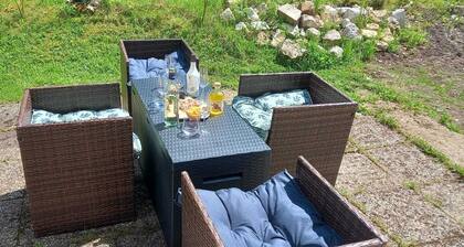 Joli Studio Privé en Pleine Nature montagneuse. Animaux de Compagnie Acceptés