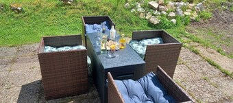 Pretty Private Studio surrounded by mountainous nature. Pets Allowed