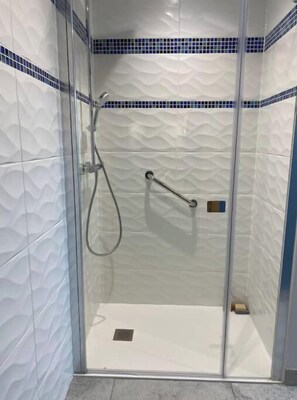 Hair dryer, towels, soap, toilet paper - La Jumenterie de Thomas (Saint-Pompont)