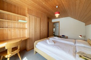 3 chambres, fer et planche à repasser, Wi-Fi gratuit, draps fournis