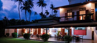 South Point Surf House - Whole Villa 5 Bedrooms (Sleeps 14) 