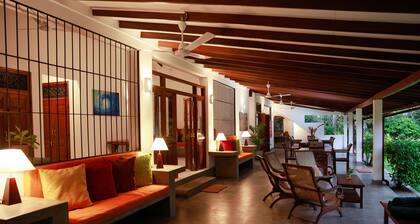 South Point Surf House - Whole Villa 5 Bedrooms (Sleeps 14)