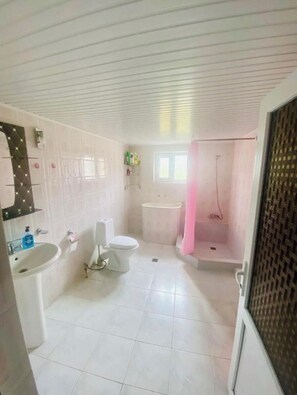 Gratis toiletartikelen, pantoffels, zeep, shampoo