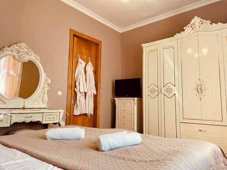 Double Room, Courtyard View. House of Warmth