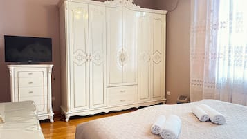 Double Room, Courtyard View | Desk, laptop workspace, soundproofing, iron/ironing board