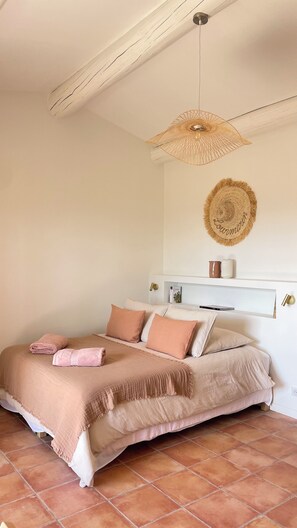 6 habitaciones, escritorio, tabla de planchar con plancha y wifi gratis 