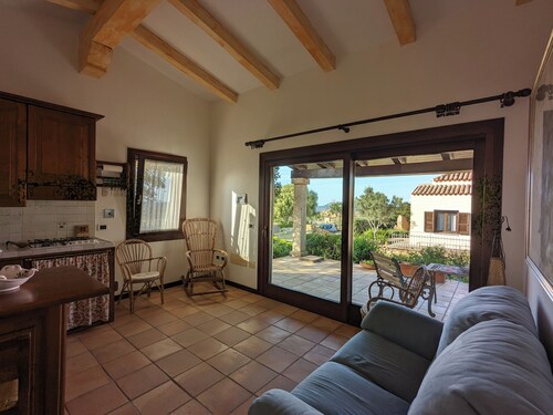 Casa Singola Immersa nel Verde con Vista Mare