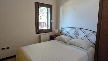 1 slaapkamer, een strijkplank/strijkijzer, reisbedje, wifi